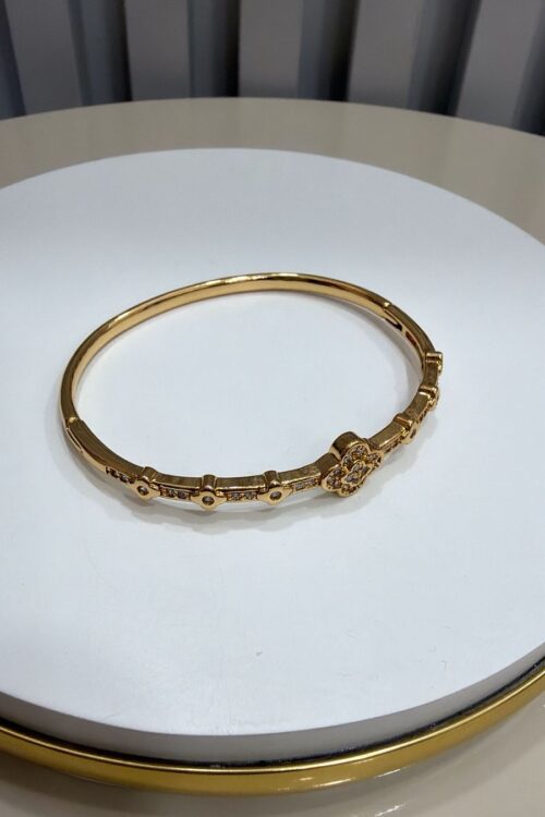 Bracelete Trevo Dourado com Strass