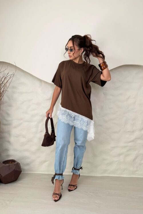 T-shirts Camisetão Assimétrico com Renda